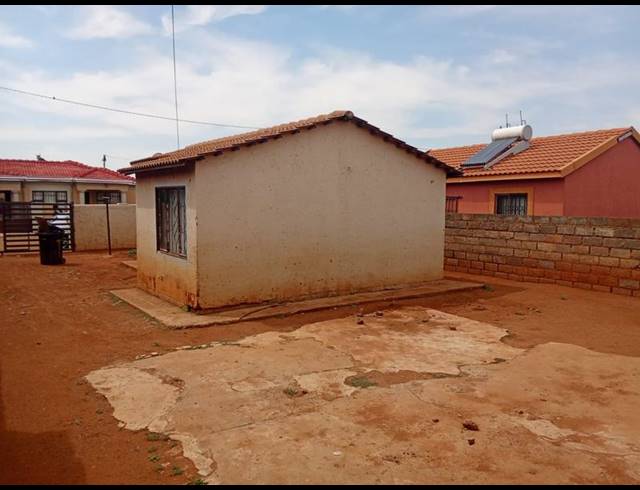 2 BEDROOM HOUSE FOR SALE IN ZONKIZIZWE